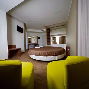 https://grand-hotel-del-lago.sicilyhotelsitaly.net